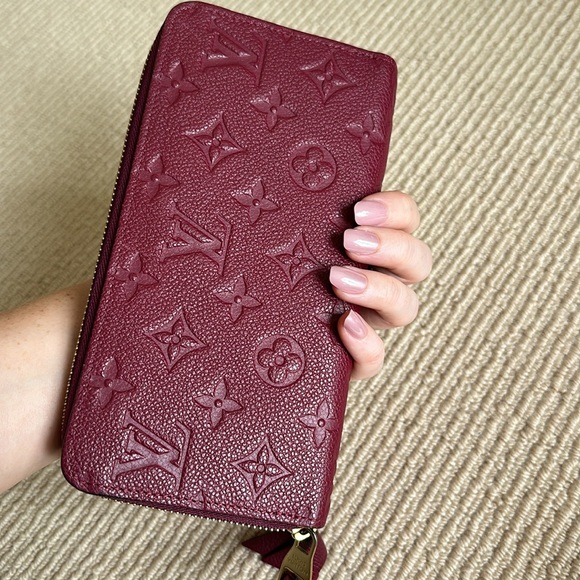Louis Vuitton Handbags - Authentic Louis Vuitton Empreinte zippy wallet